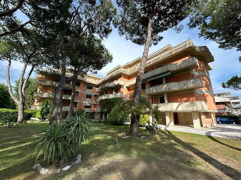 Attico La Terrazza - Marina Di Massa - Ronchi Apartman 0*,  Olaszország